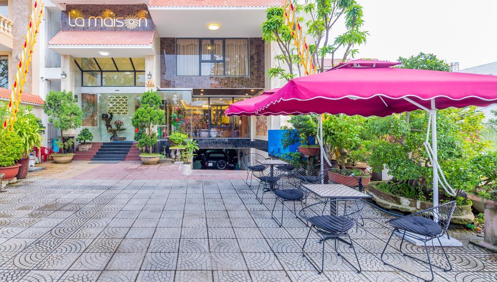 La Maison Danang Beach Hotel Esterno foto