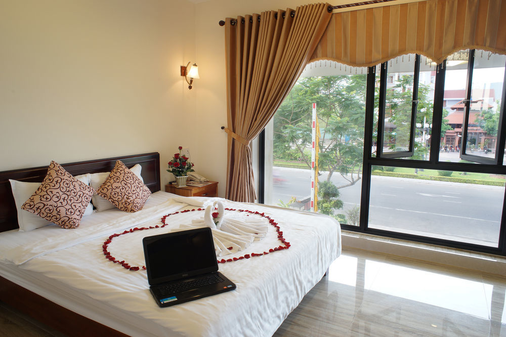 La Maison Danang Beach Hotel Esterno foto